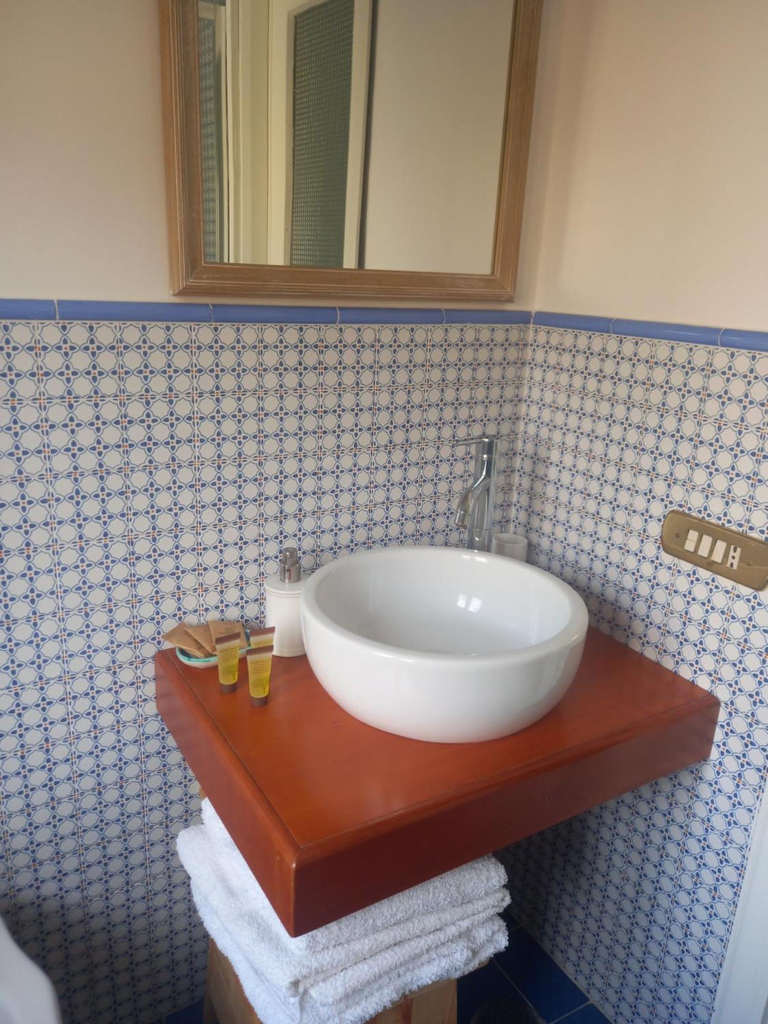 99 Scalini Bed & Breakfast Наполи Екстериор снимка